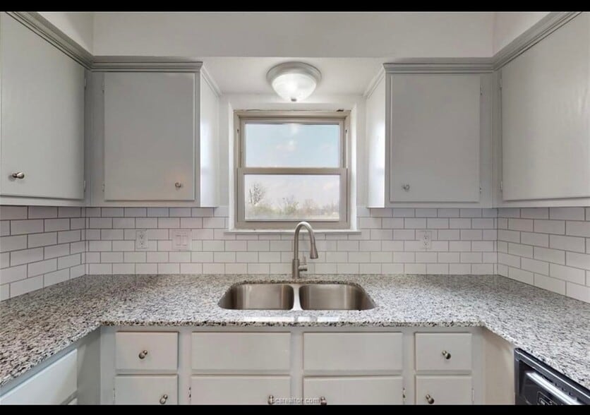 Building Photo - 2087 W Osr