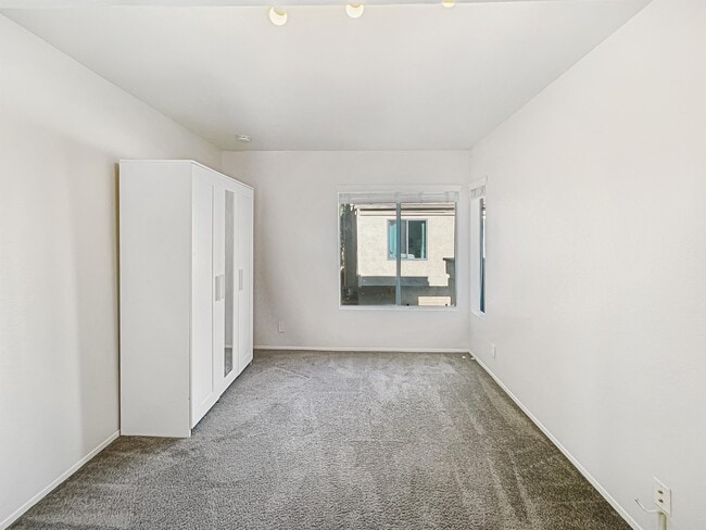 Building Photo - 3312 Caminito Eastbluff