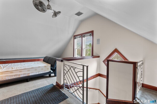 Building Photo - 105 Howe Ave