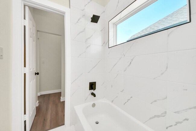 Building Photo - 8025 Peachtree St