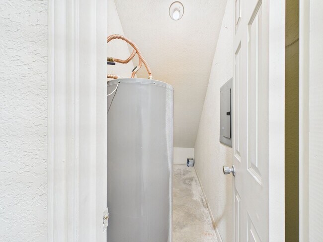 Building Photo - 107 Frederick Rd