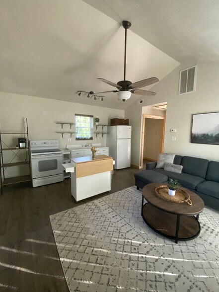 Building Photo - 10510 Cadosia Rd