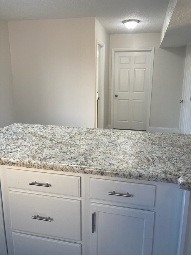 Building Photo - 6 Ram Ct