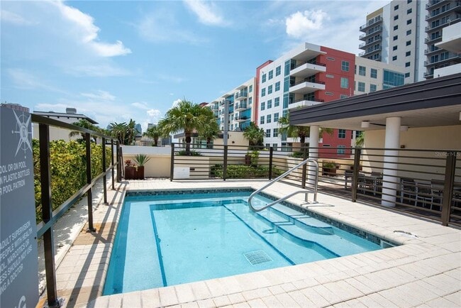 Building Photo - 1208 E Kennedy Blvd