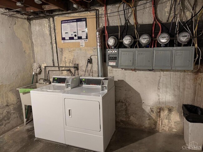 Building Photo - 1589 Summit Rd