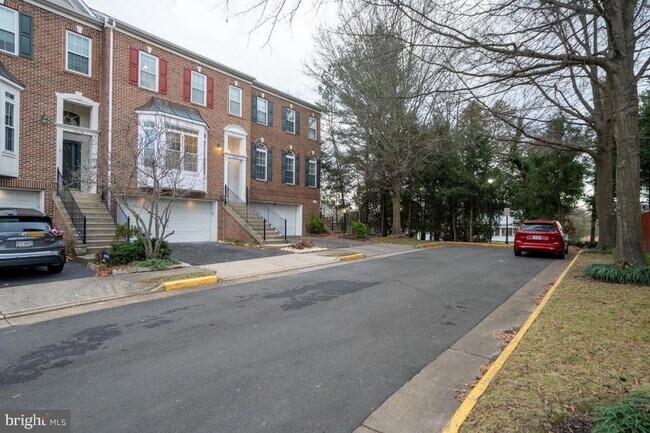 Building Photo - 8648 Royal Worcester Ln