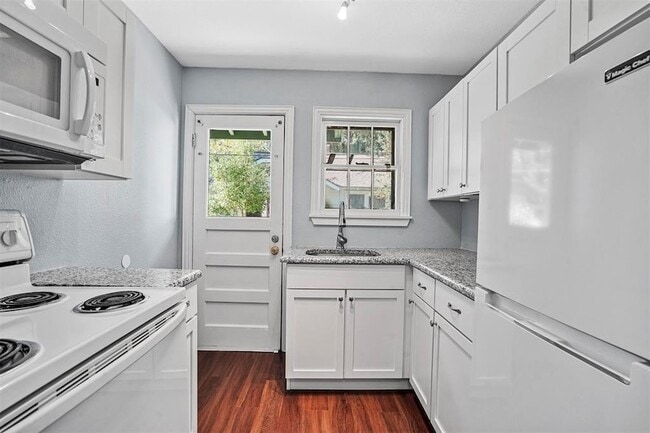 Building Photo - 210 W Willingham St