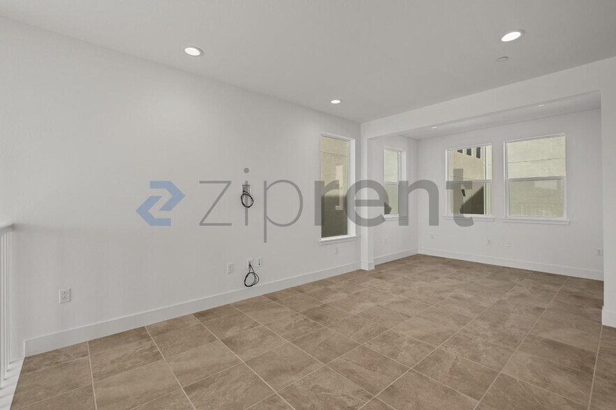 Building Photo - Unit