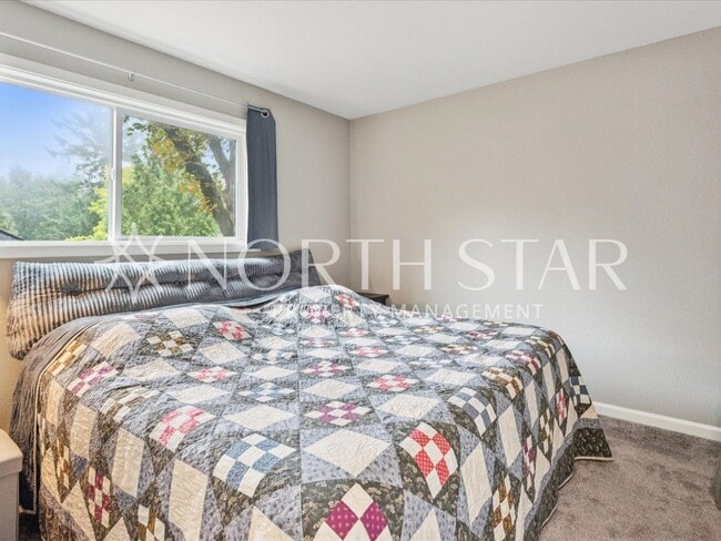 Building Photo - Mt. Park Condo with High Ceilings