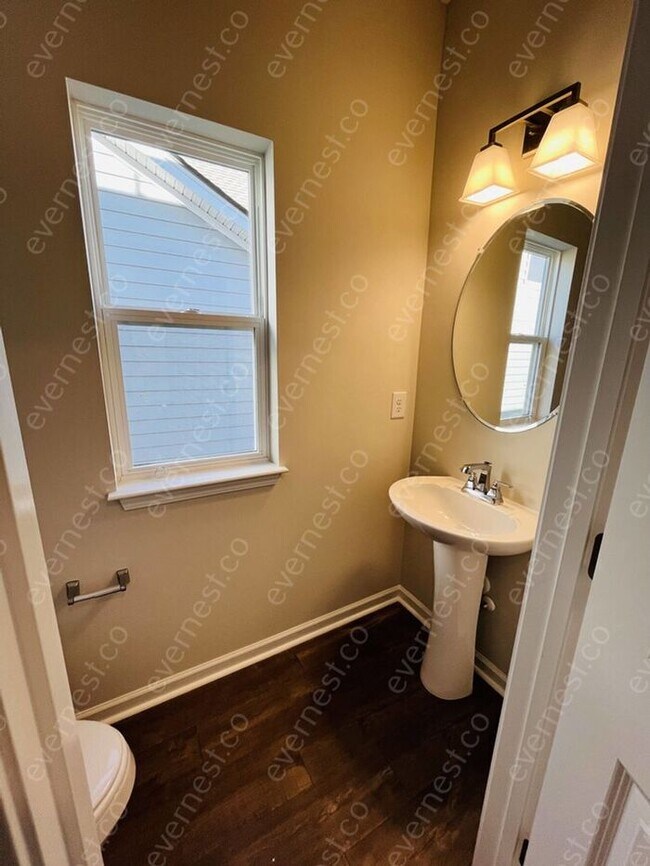 Building Photo - 4-Bedroom, 2.5-Bathroom Home with Modern A...