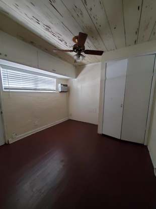 Building Photo - 301 Central Dr