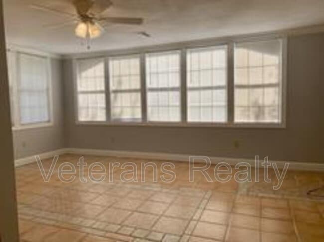 Building Photo - 101 Park Row Ave