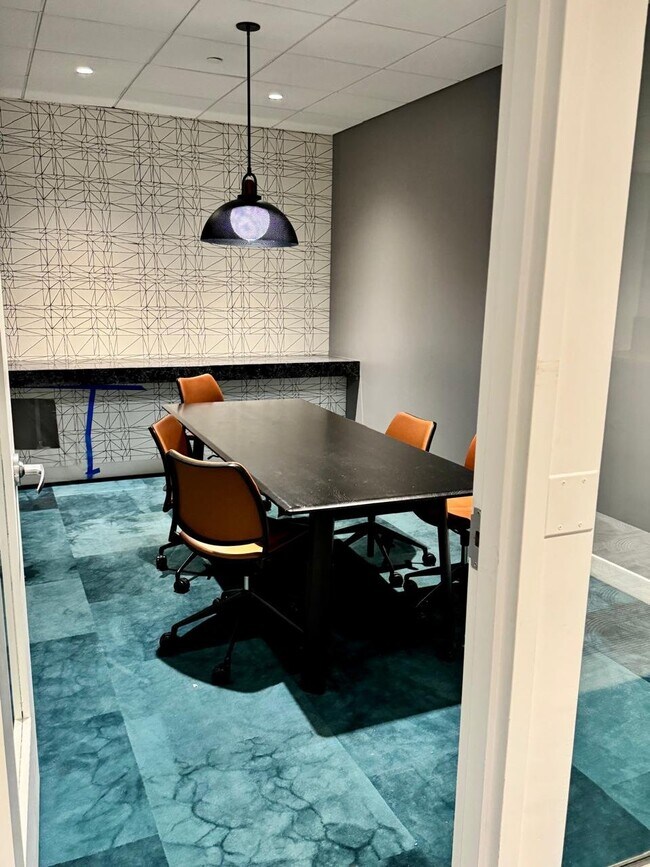 Building Photo - 10 Hanover Square