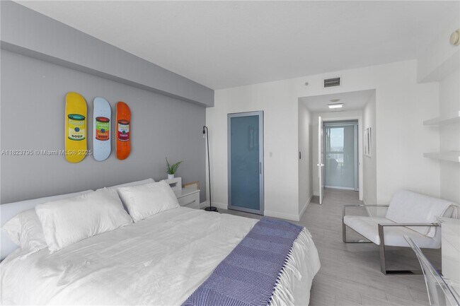 Building Photo - 335 S Biscayne Blvd