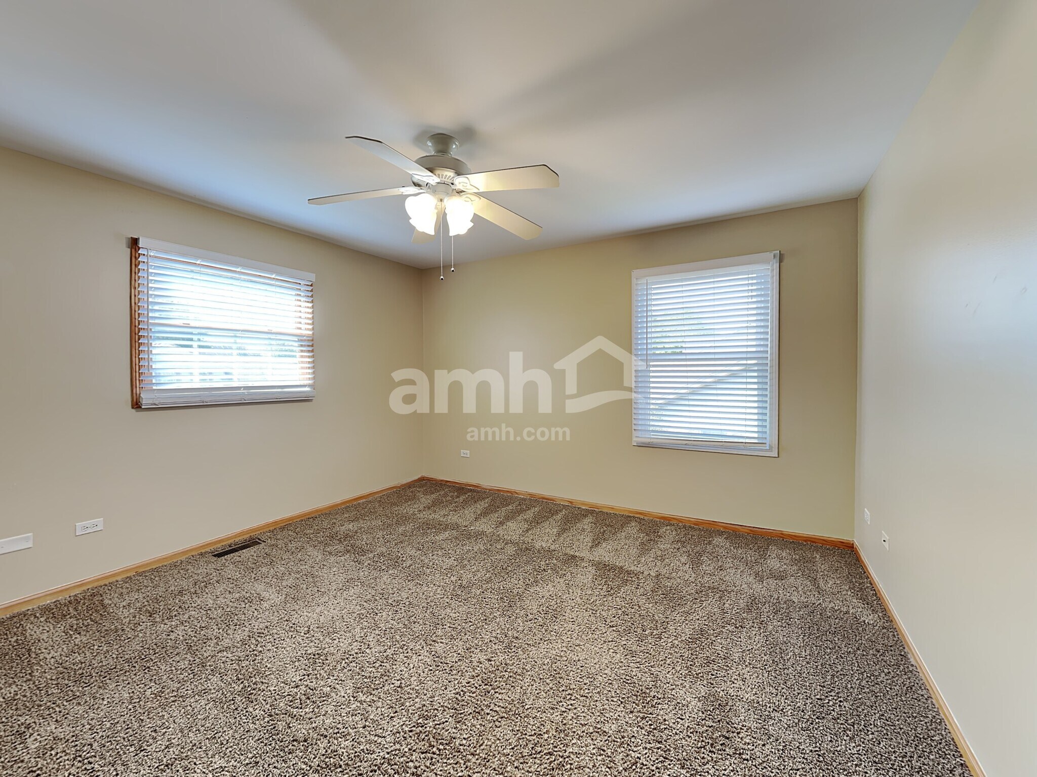 Building Photo - 302 Thames Dr