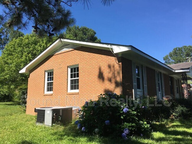 Building Photo - 605 3rd St