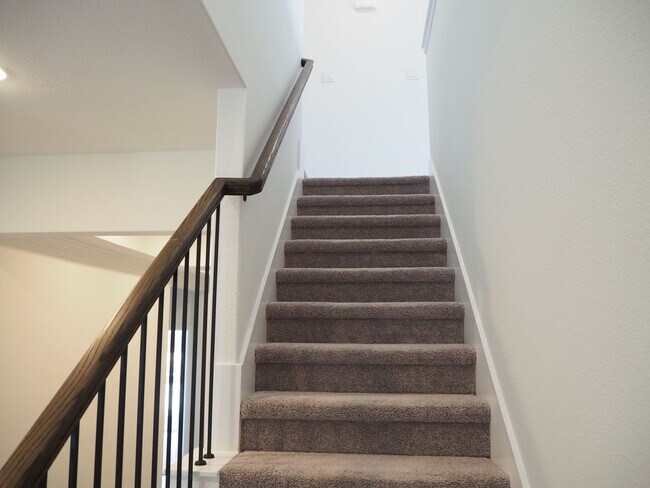 Building Photo - 2201 Yellowhammer Rd