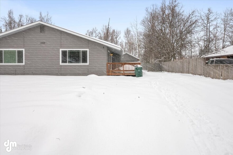 Building Photo - 1000 E Dellwood St