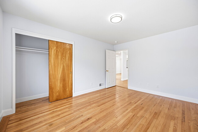 Building Photo - 407 Joost Ave