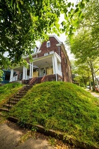 Building Photo - 2026/2027 JHU Off-Campus 5bd/3ba Charles Village w/ W/D & parking!.. Available 6/9/26