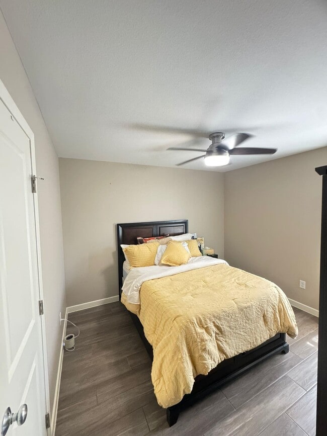 Building Photo - 504 Graneros Ave