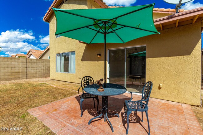 Building Photo - 3223 E Poinsettia Dr