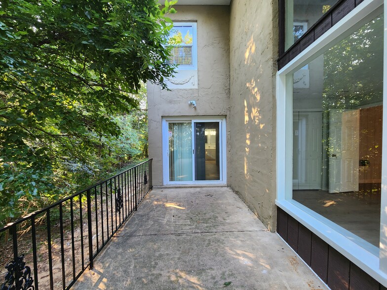 Building Photo - 17571 Graham St