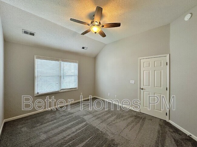 Building Photo - 741 Hanska Way
