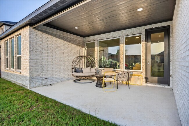 Building Photo - 9407 Sweet Palm St