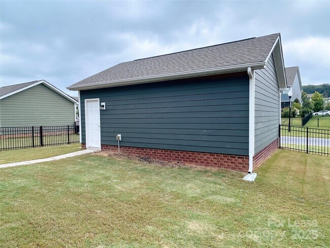 Building Photo - 1014 Bannister Rd