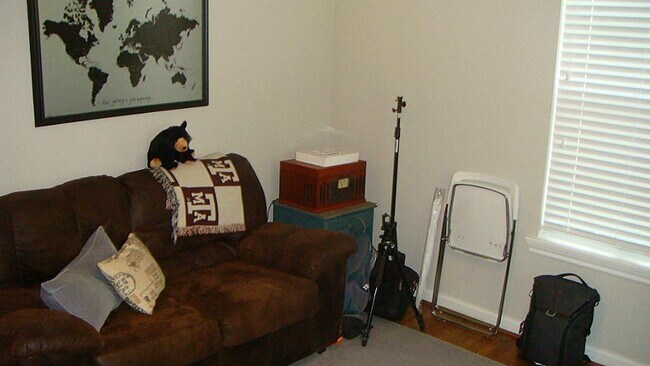 Building Photo - 112 Robert Lee Rd