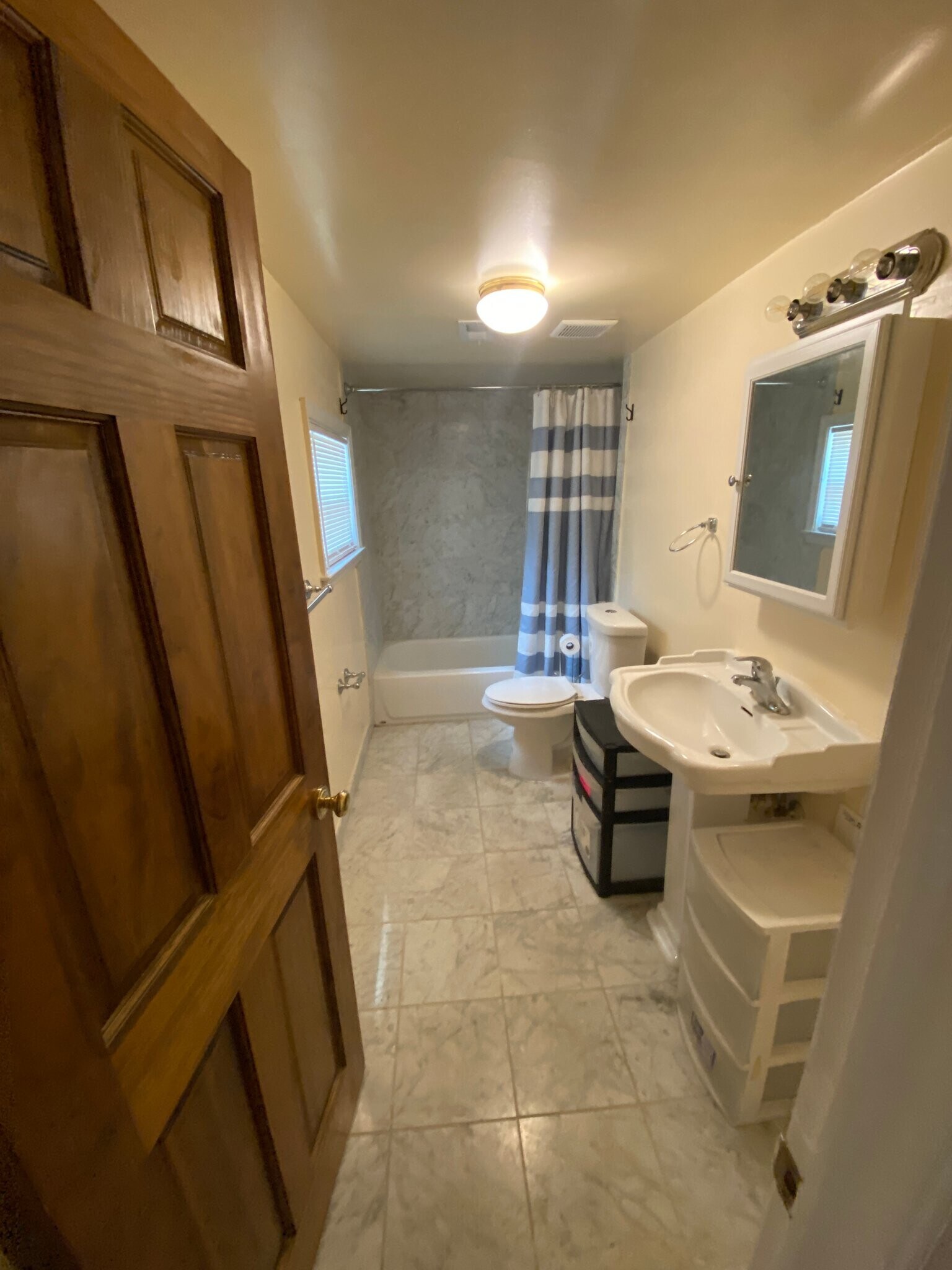 Building Photo - 4013 Graceland Ln