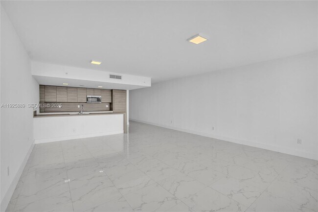 Building Photo - 400 Sunny Isles Blvd