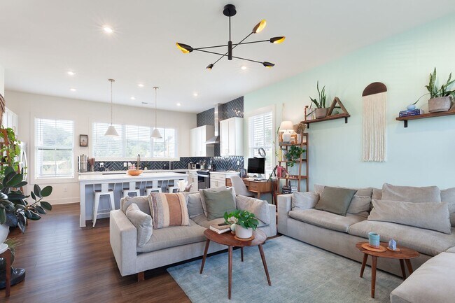 Building Photo - Stylish End-Unit Townhome Minutes From Gra...