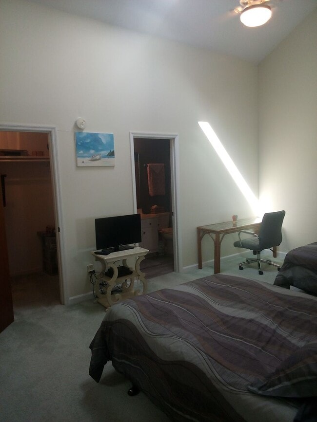 Building Photo - 1920 Bent Grass Dr