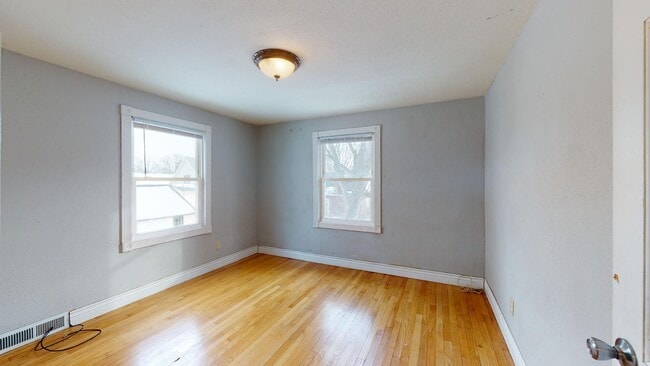 Building Photo - AVAILABLE AUGUST 1st, Cute, 2-story Duplex