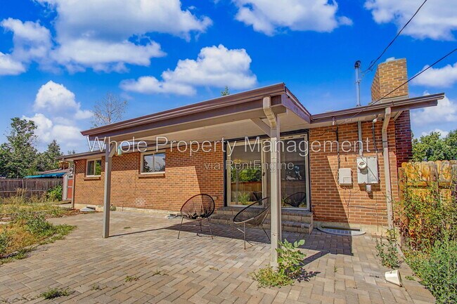 Building Photo - 3404 S Clinton Ct