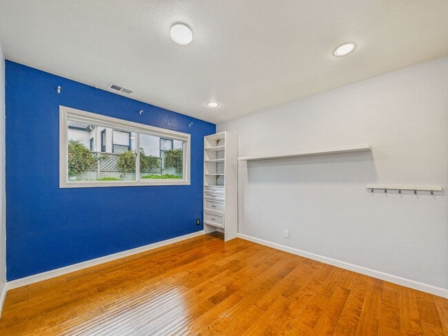 Building Photo - Immaculate Menlo Park house for rent now! $9,100