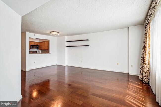 Building Photo - 10101 Grosvenor Pl