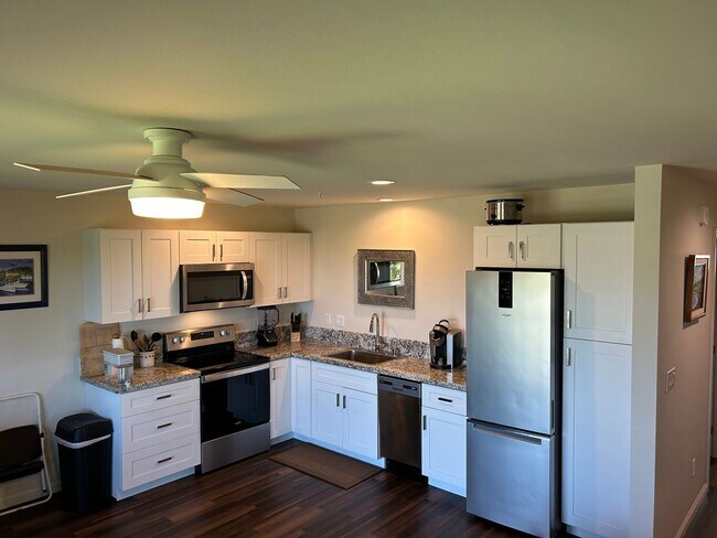 Building Photo - Pailolo Place Furnished One Bedroom