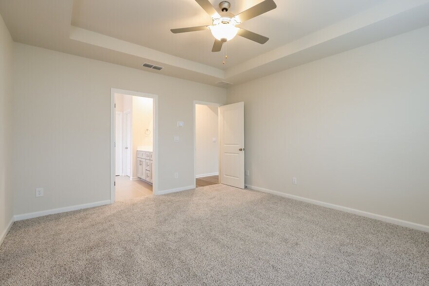 Building Photo - 5825 Hackberry Ln