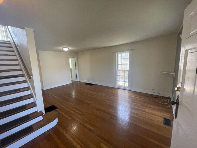Building Photo - 405 S Eagleson Ave