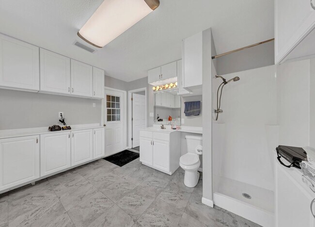 Building Photo - Beautiful 3 Bedroom in Fort Walton Beach