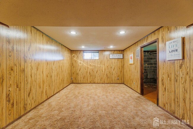 Building Photo - 104 Maple Hill Dr