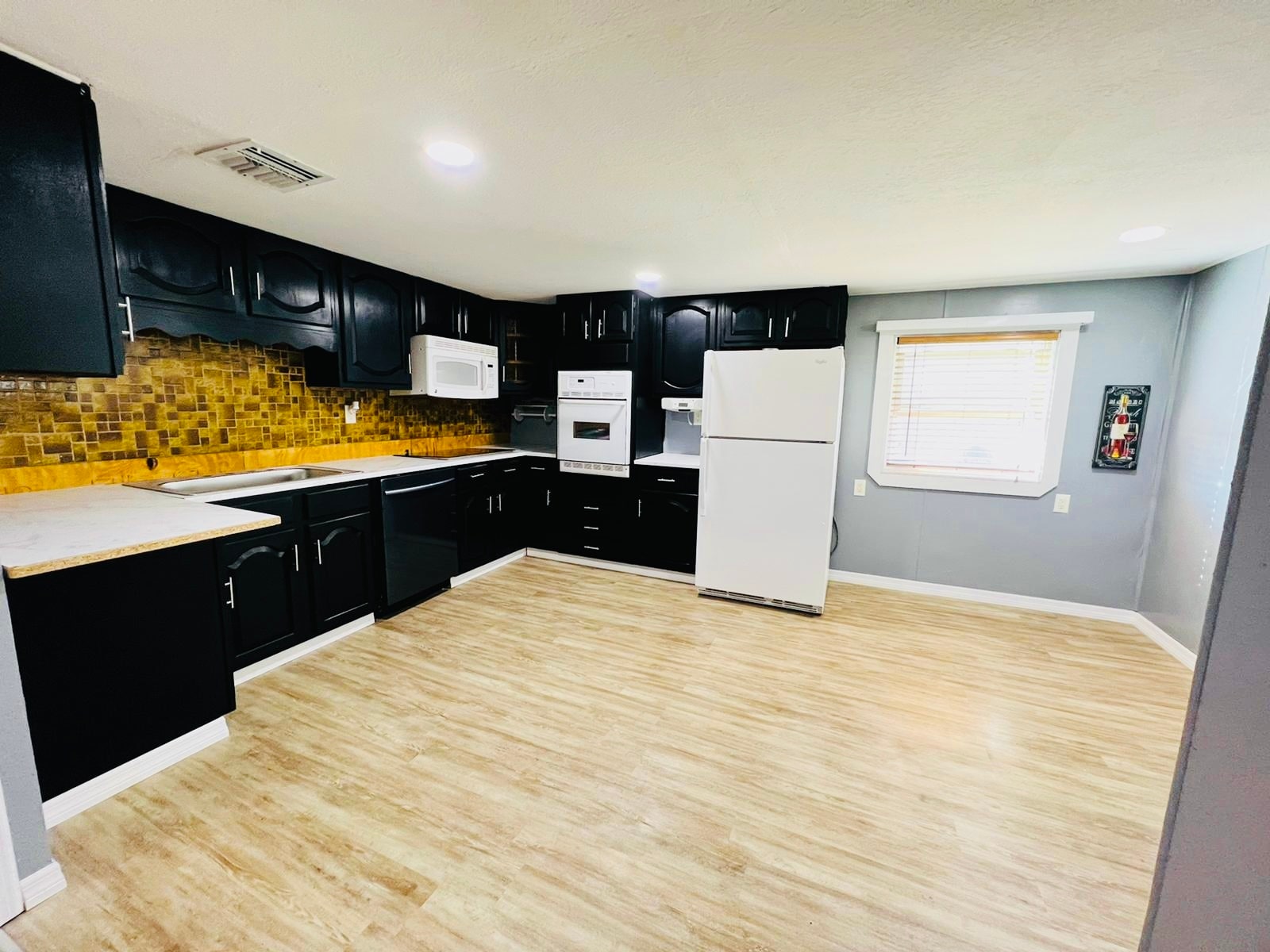 Kitchen - 1817 Demastus Ln