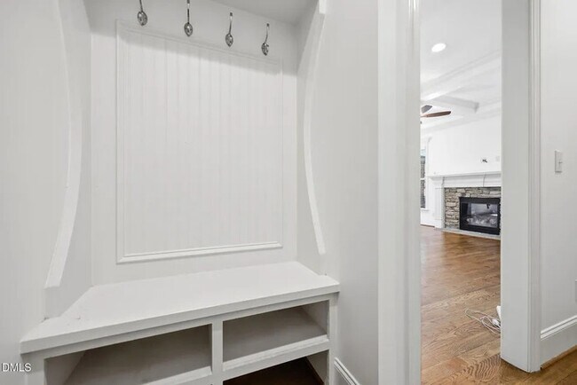 Building Photo - Lease OR Lease to Own