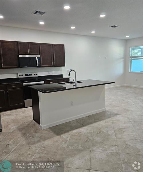 Building Photo - 5300 Thatcher Ct