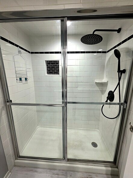 Building Photo - 563 Heritage Vlg