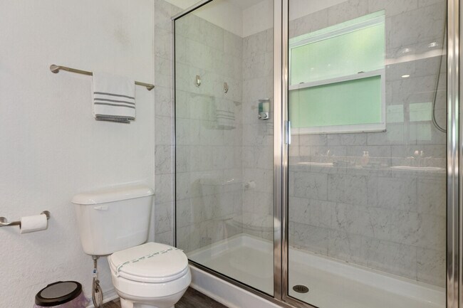 Building Photo - 10229 W Middleburg Loop