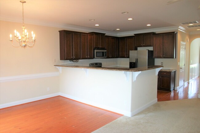 Building Photo - Renovated Townhouse In Winston-Salem